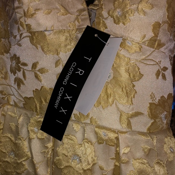 NWT Trixxi Junior’s Floral Jacquard Gown Yellow - Picture 6 of 9